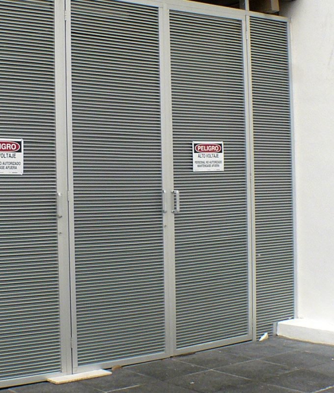 Puerta tipo louver Alumidoor de aluminio para ventilación